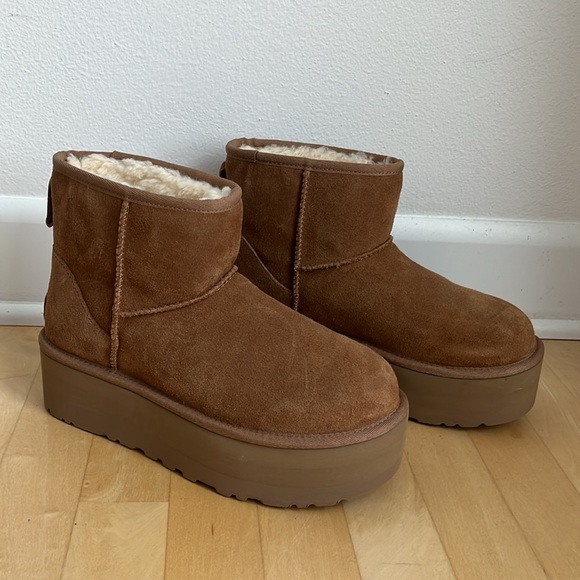 UGG CLASSIC MINI PLATFORM BOOTS - Picture 4 of 9